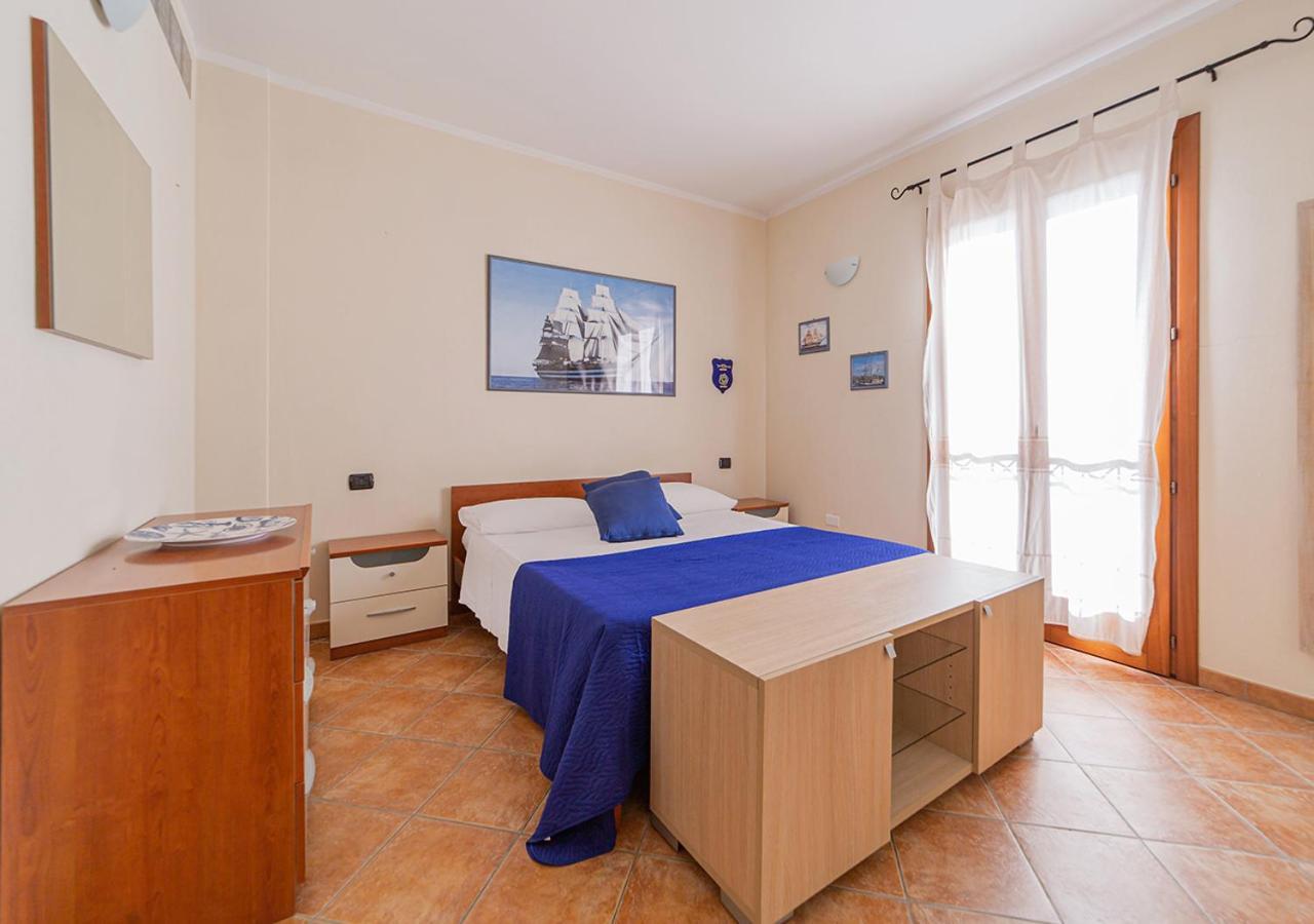 Murphy Holiday Home - Le Residenze Di Padule 02 Ла-Маддалена Экстерьер фото
